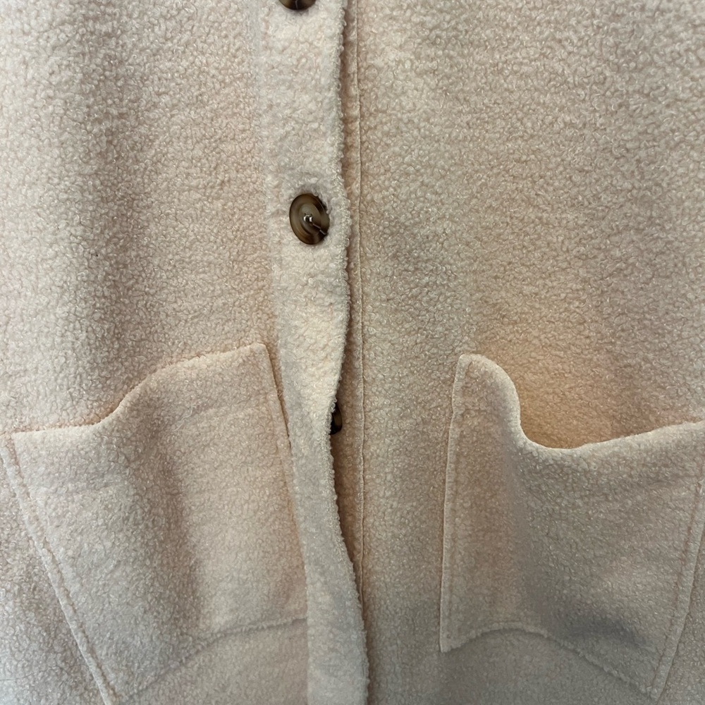 Cream Button-Up boucle teddy bear Jacket with deep patch Pockets. Shacket style - Picture 2 of 9
